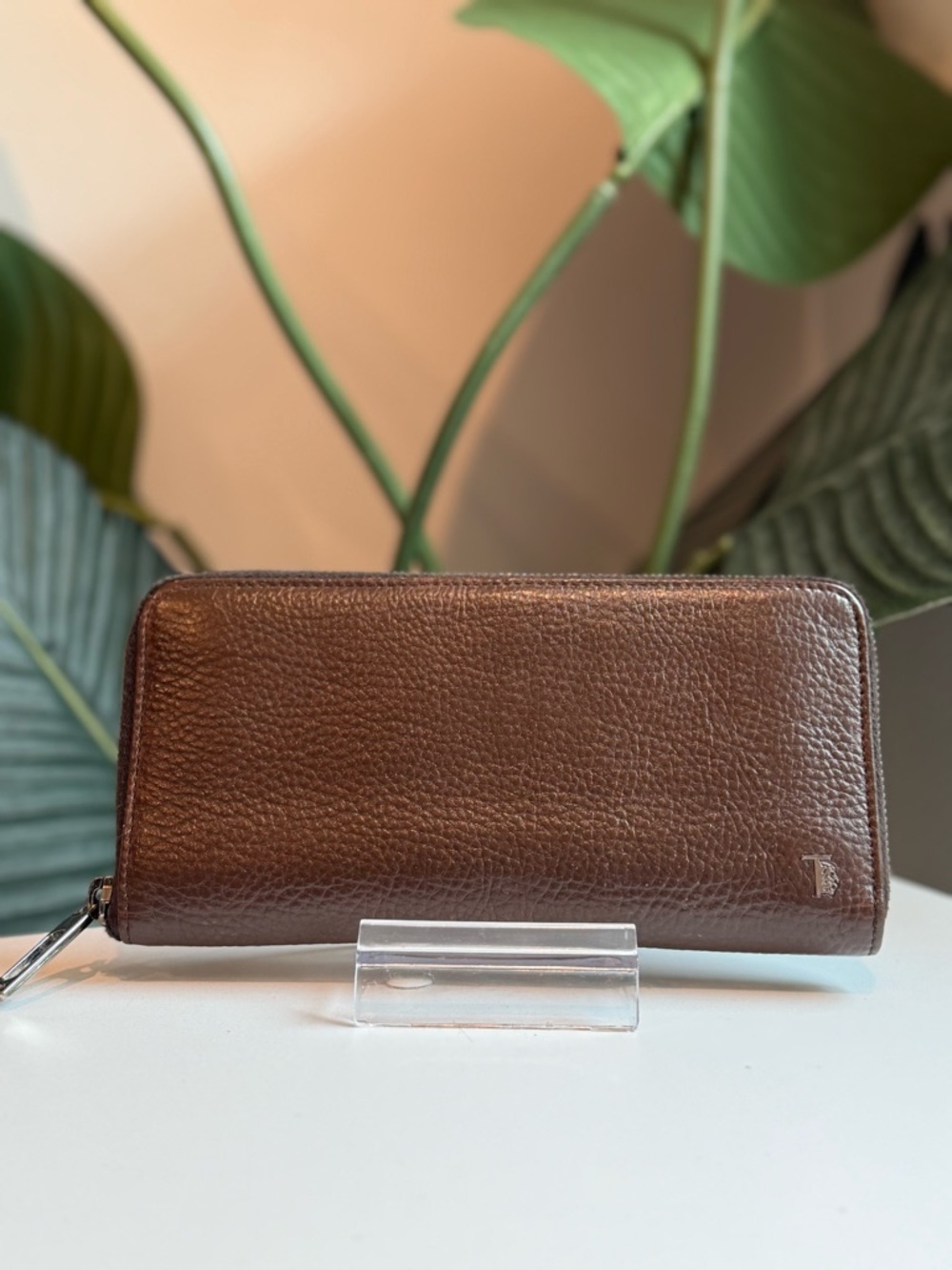 Tod’s ‘Brown Pebbled Leather Zippy Wallet’